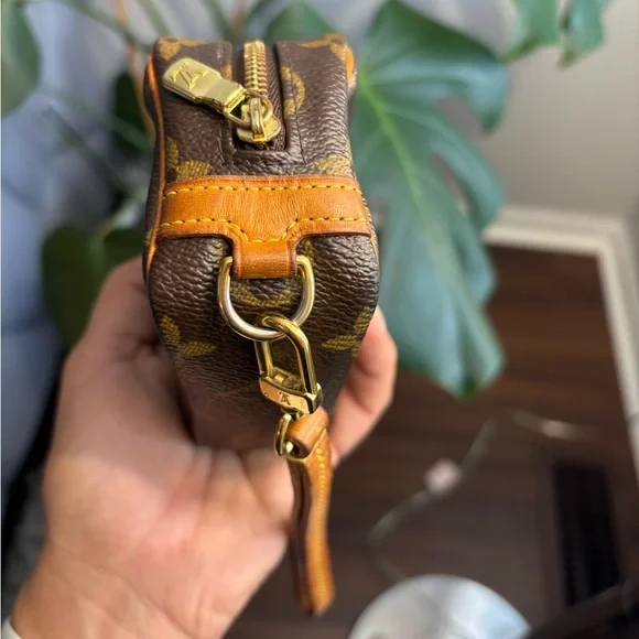 Louis Vuitton Monogram Brown Wristlet punch - Picture 7 of 10